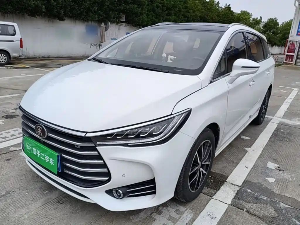 BYD MAX 2018