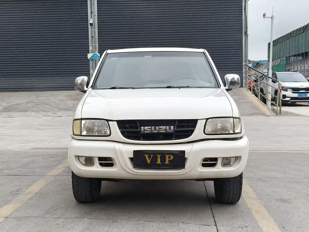 Isuzu Pickup 2015 — фото 2