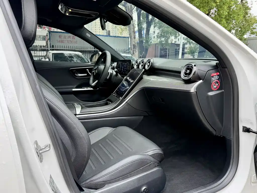 Mercedes-Benz C-Class 2025 — фото 13