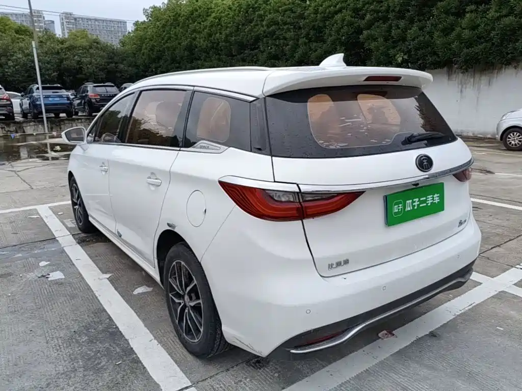 BYD MAX 2018