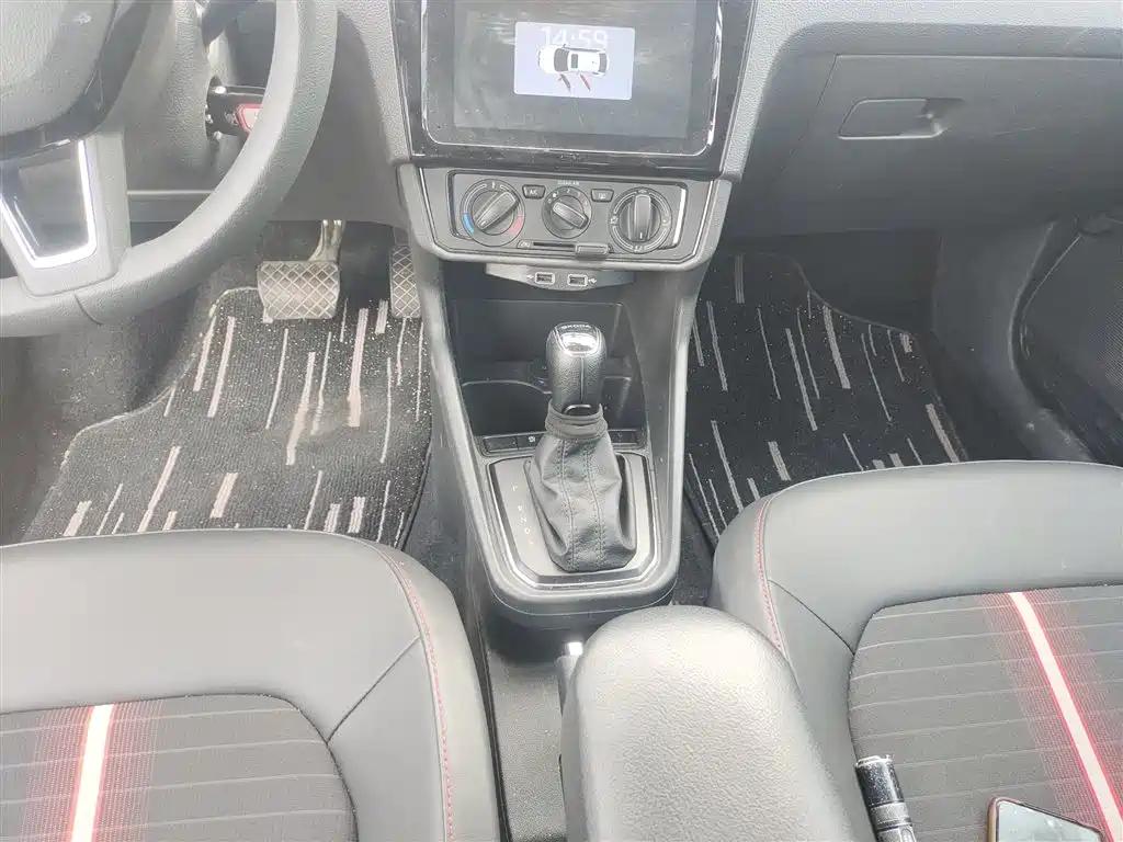 Skoda Rapid Spaceback 2020 — фото 10