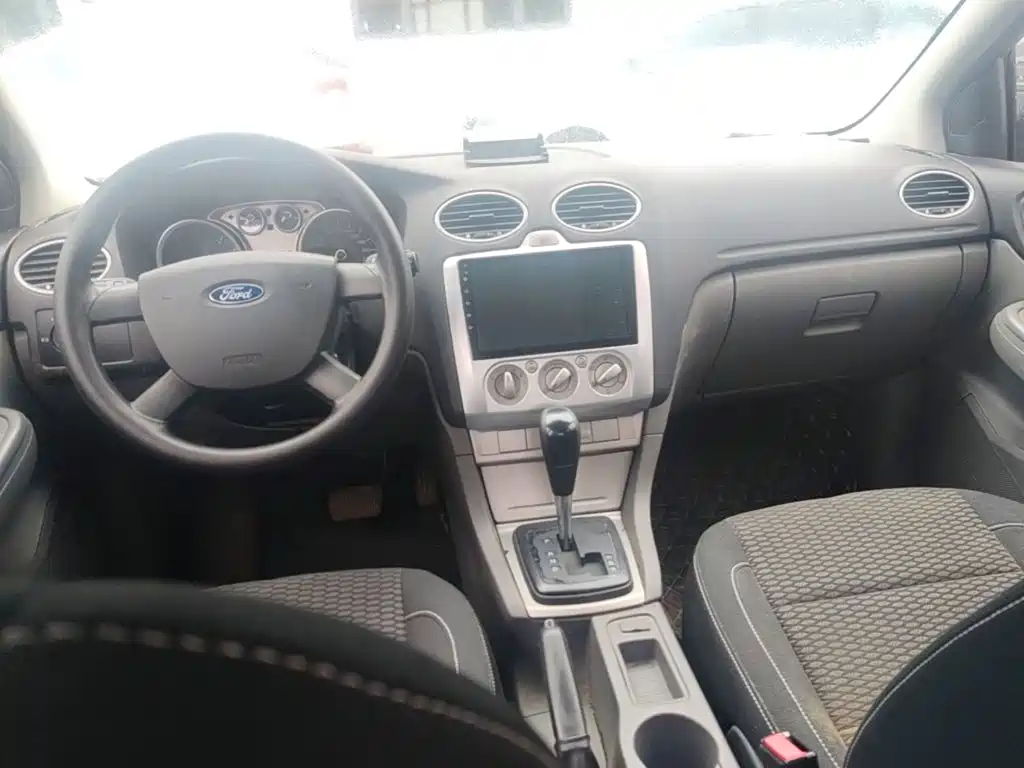 Ford Focus 2015 — фото 10