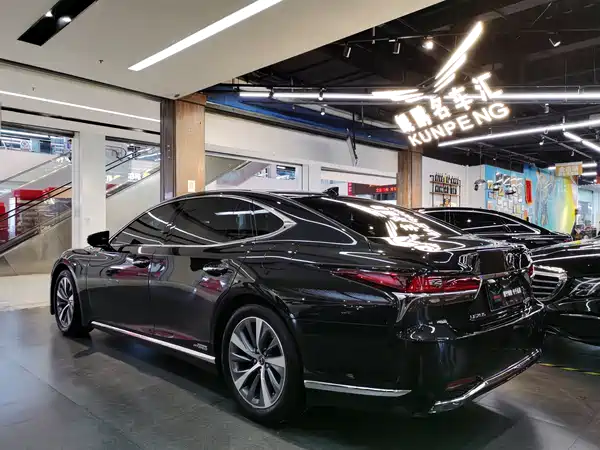 Lexus LS 2020