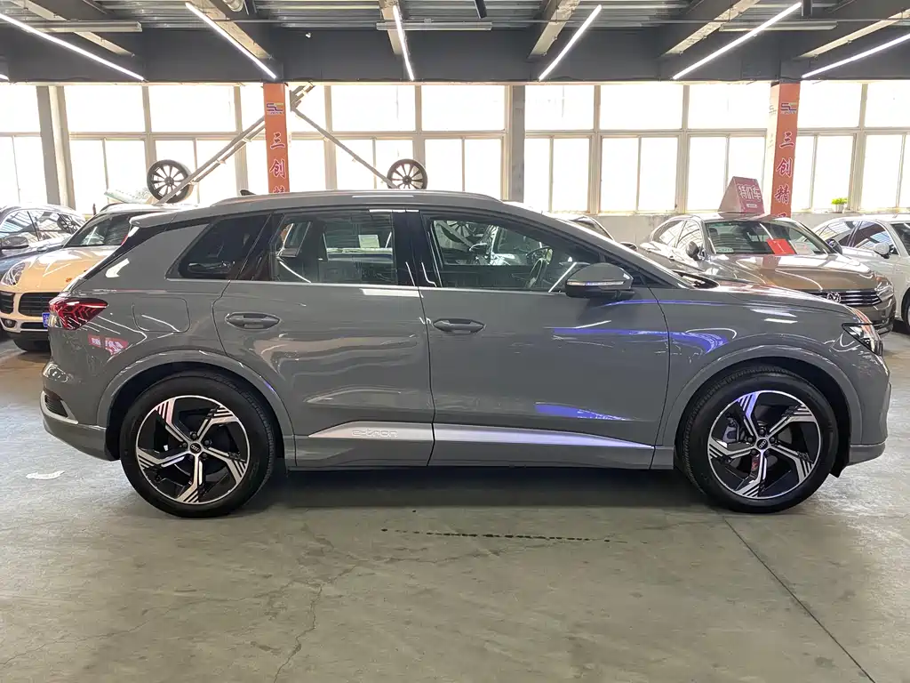 Audi Q4 e-tron 2024 — фото 4