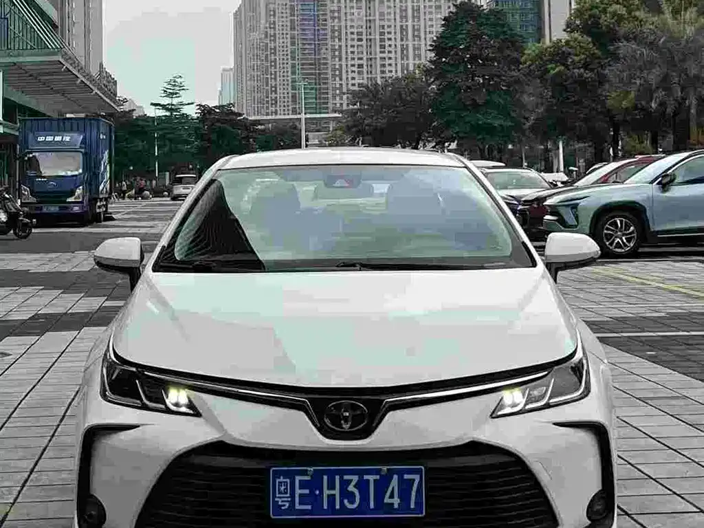 Toyota Corolla 2023 — фото 2