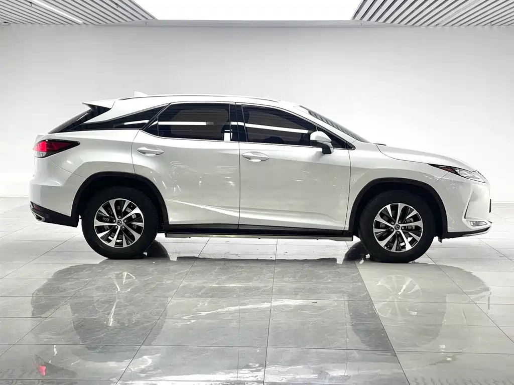 Lexus RX 2022 — фото 8