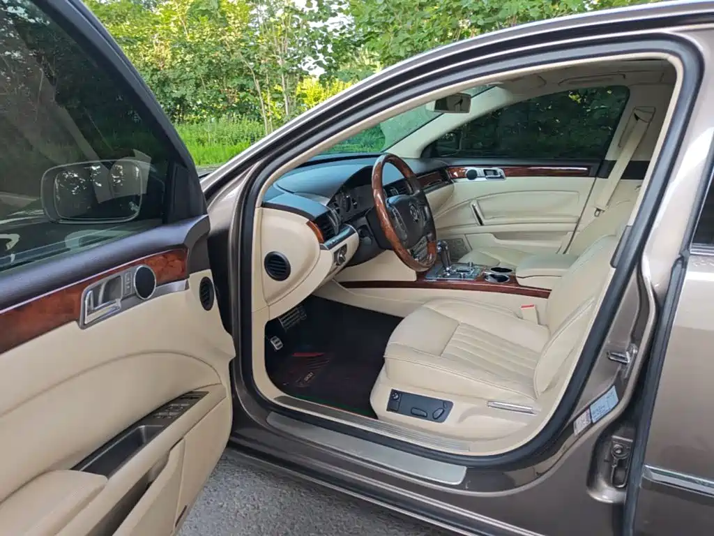 Volkswagen Phaeton 2015 — фото 16