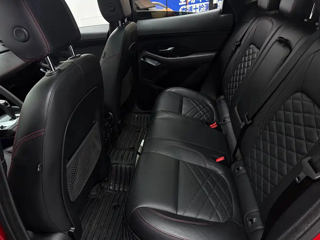 Jaguar E-PACE 2019 — фото 16