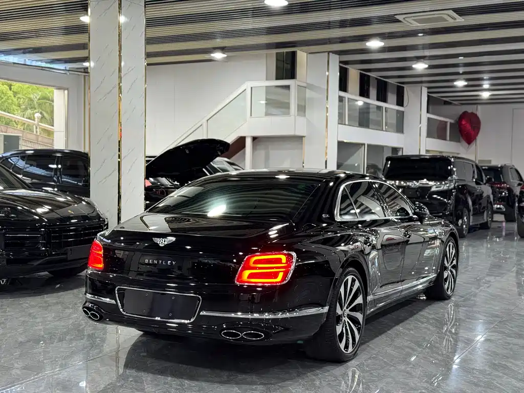 Bentley Flying Spur 2025 — фото 14