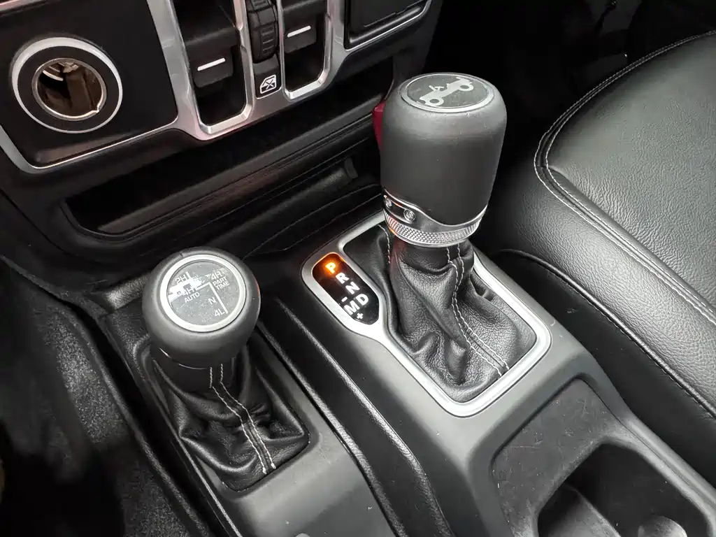 Jeep Wrangler 2019 — фото 19
