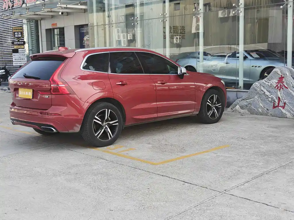 Volvo XC60 2018 — фото 14