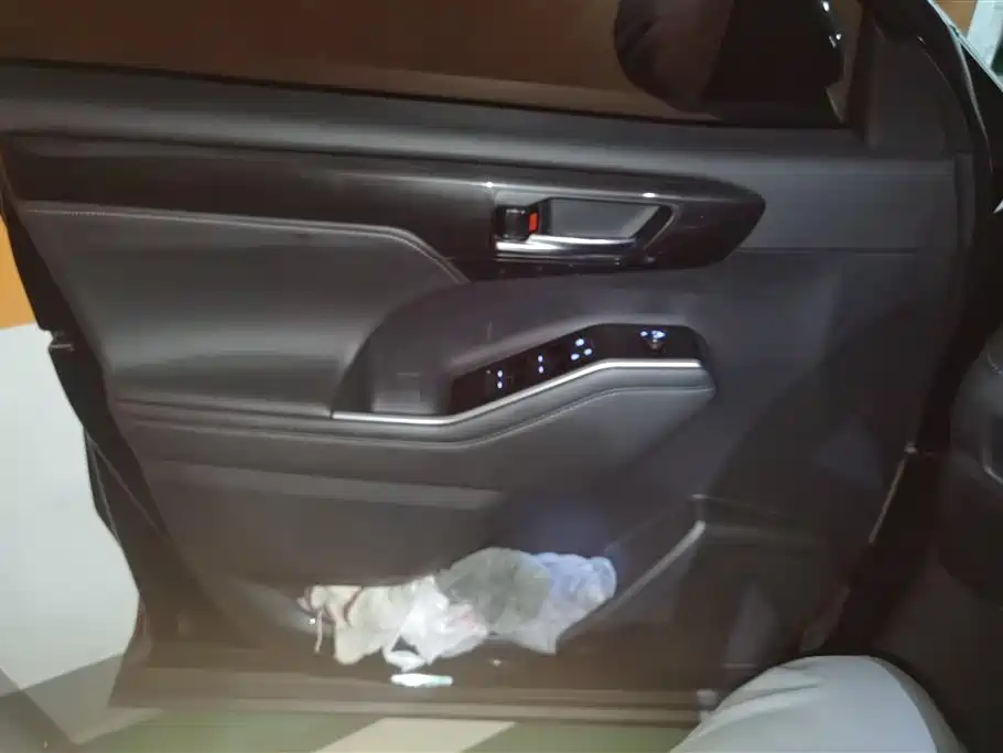 Toyota Crown Kluger 2023