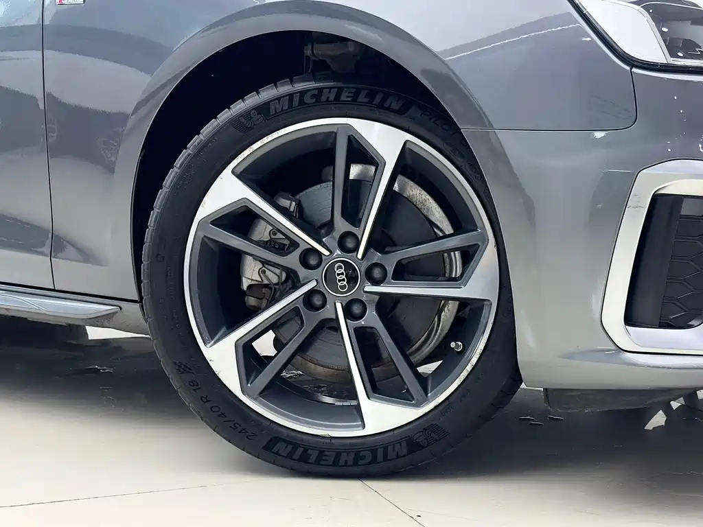 Audi A4L 2023 — фото 10