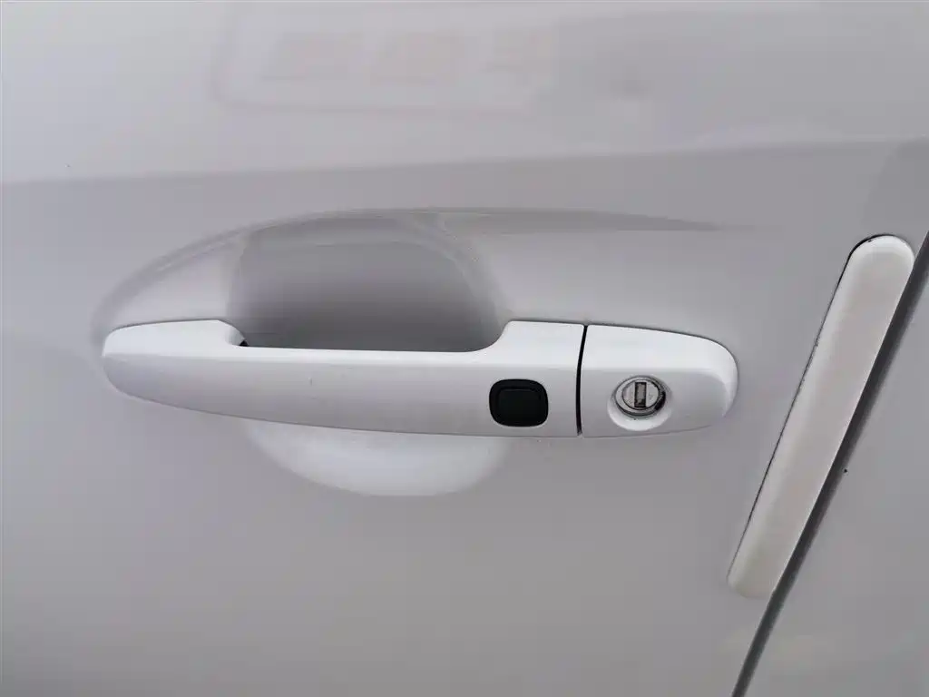 Toyota Yaris L 2021 — фото 18