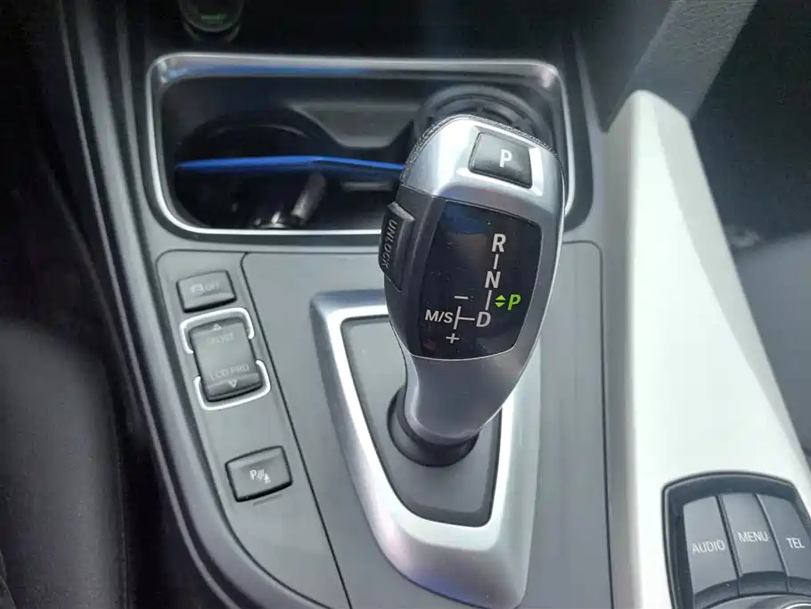 BMW 3 Series 2015 — фото 16