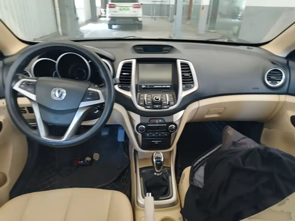 Changan Eado 2015 — фото 10