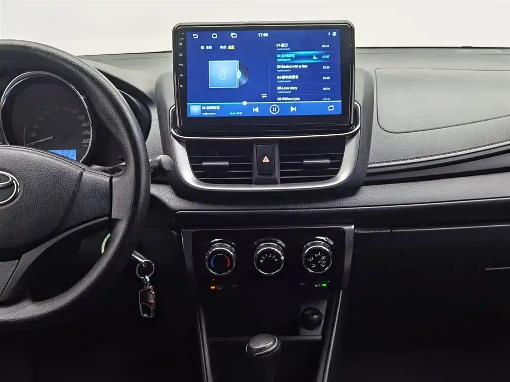 Toyota Yaris L 2020 — фото 12