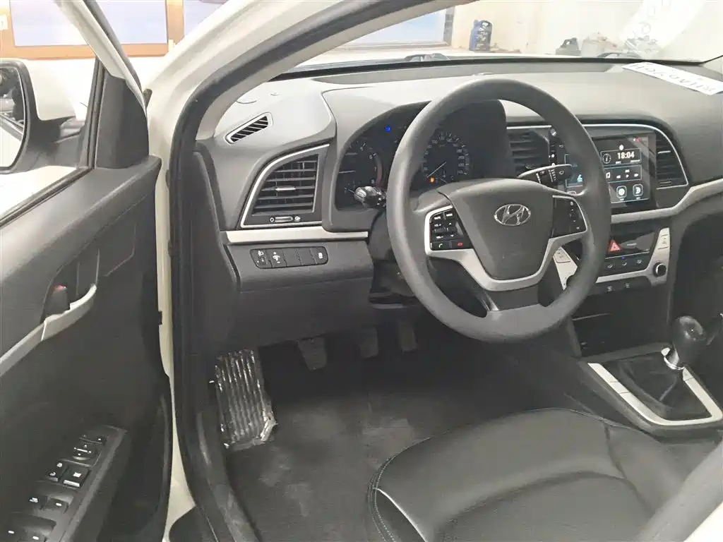 Hyundai Elantra 2019 — фото 12