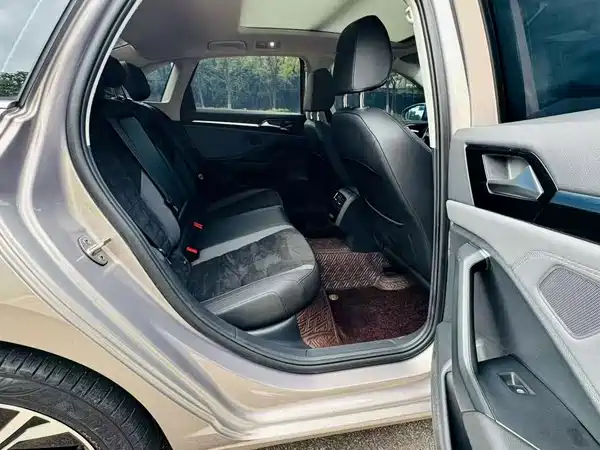 Volkswagen Sagitar 2021