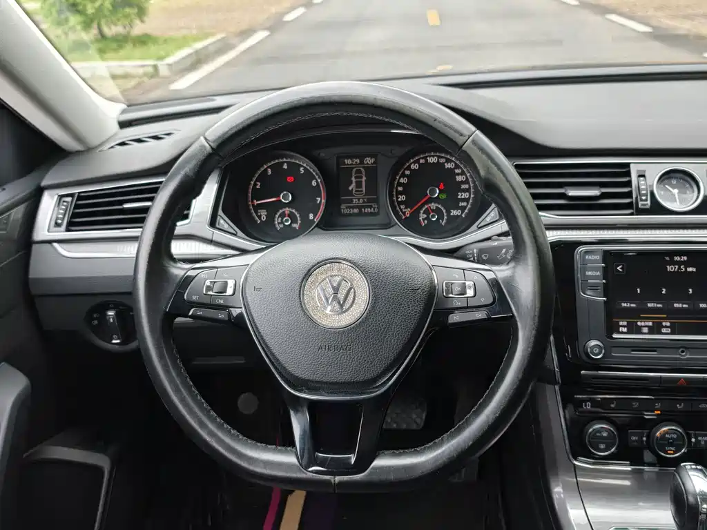 Volkswagen Passat 2018 — фото 7