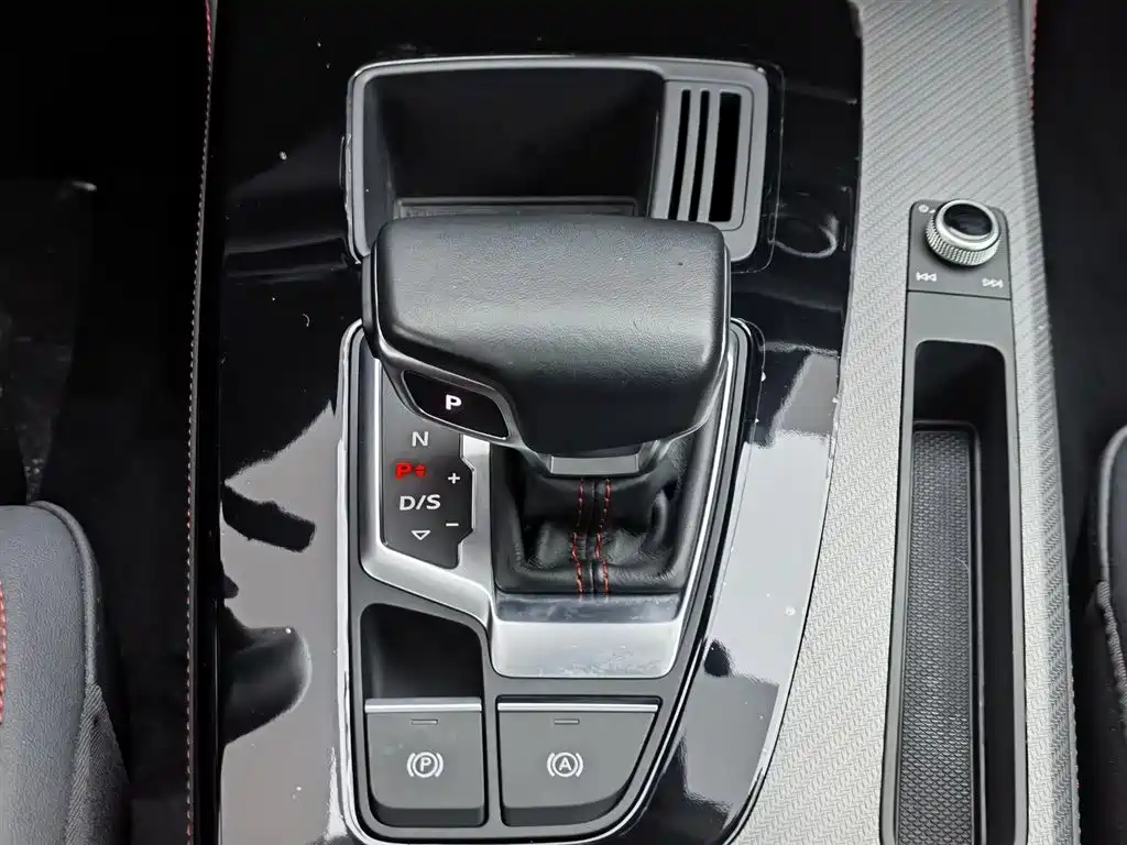 Audi Q5L 2023 — фото 13