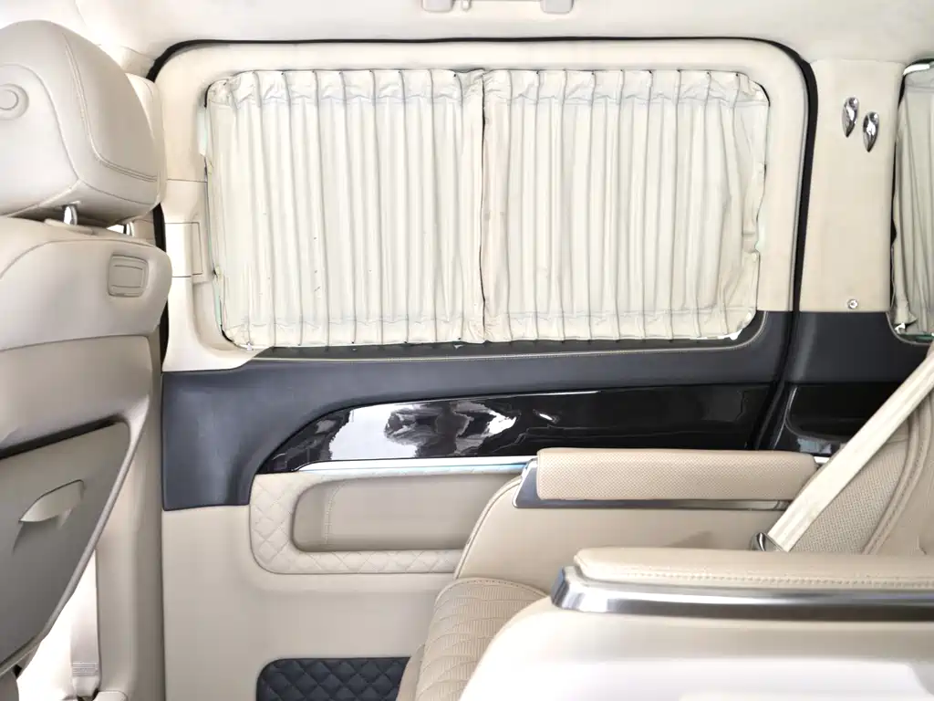 Mercedes-Benz V-Class 2020 — фото 13