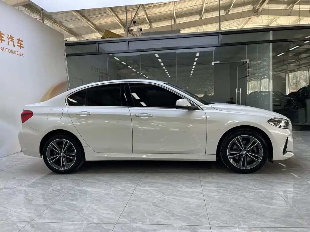 BMW 1 Series 2023 — фото 18
