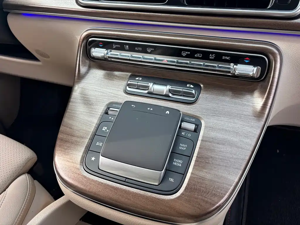 Mercedes-Benz V-Class 2025 — фото 11