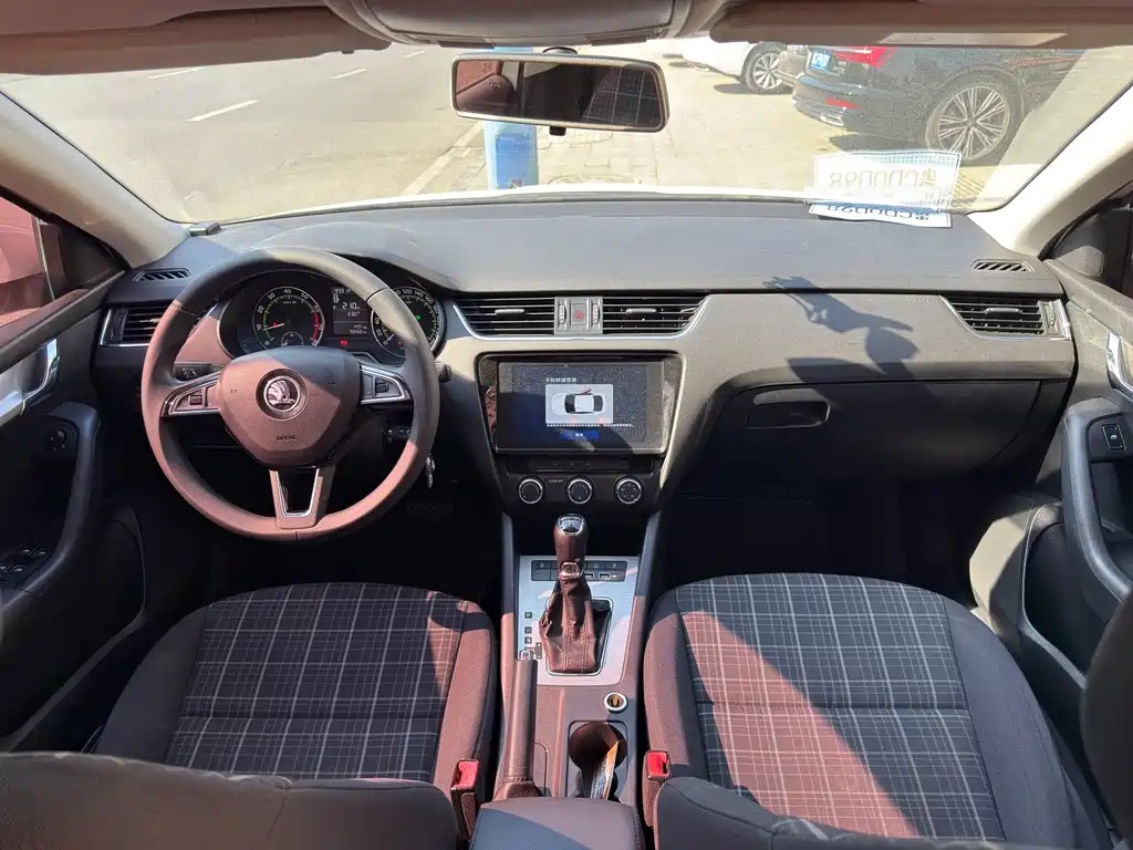 Skoda Octavia 2019 — фото 10