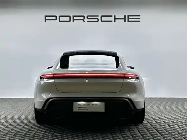 Porsche Taycan 2022