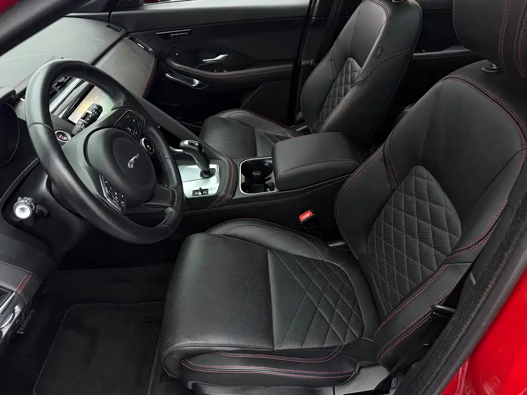 Jaguar E-PACE 2019 — фото 15