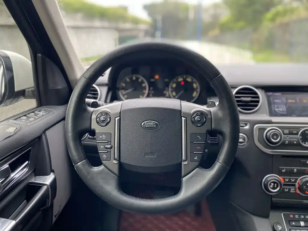 Land Rover Discovery 2017 — фото 11