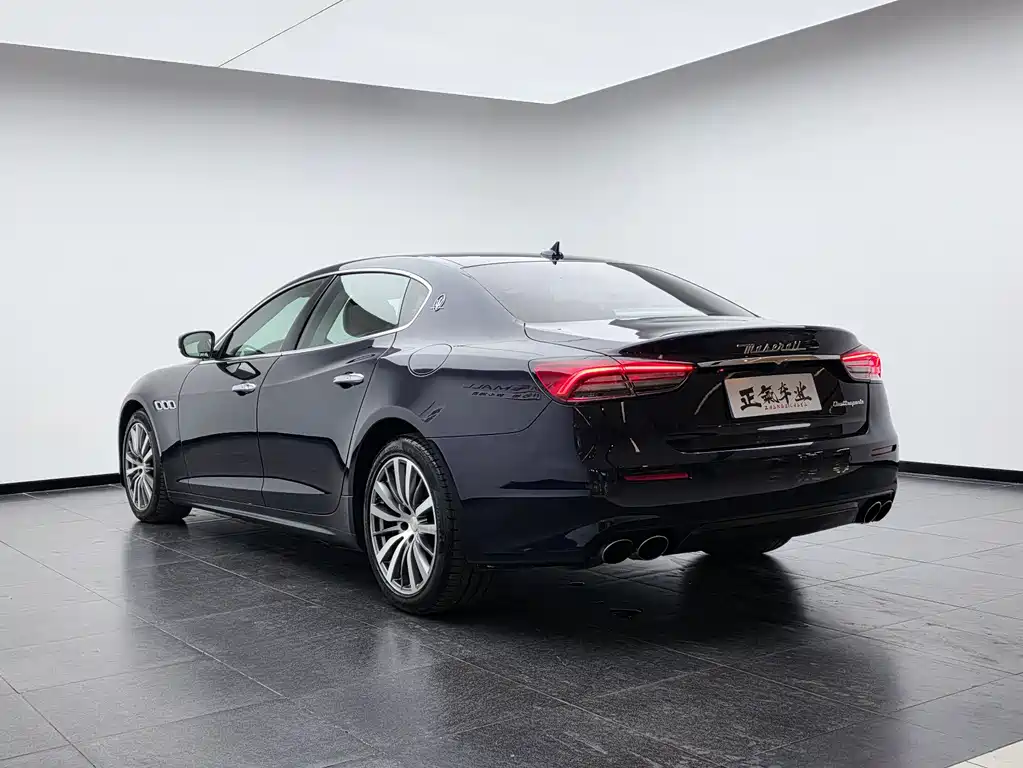 Maserati Quattroporte 2018 — фото 27