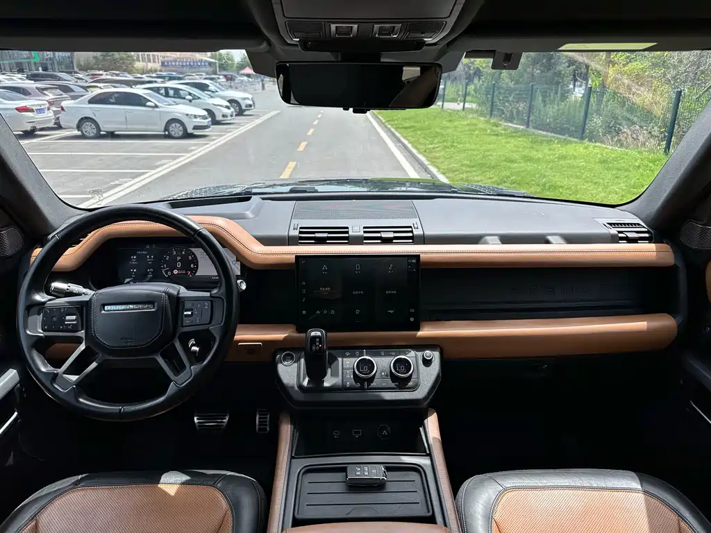 Land Rover Defender 2022 — фото 19