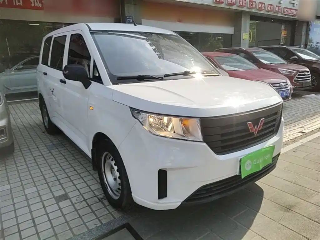 Wuling Hongguang PLUS 2023 — фото 4