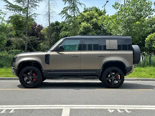 Land Rover Defender 2022
