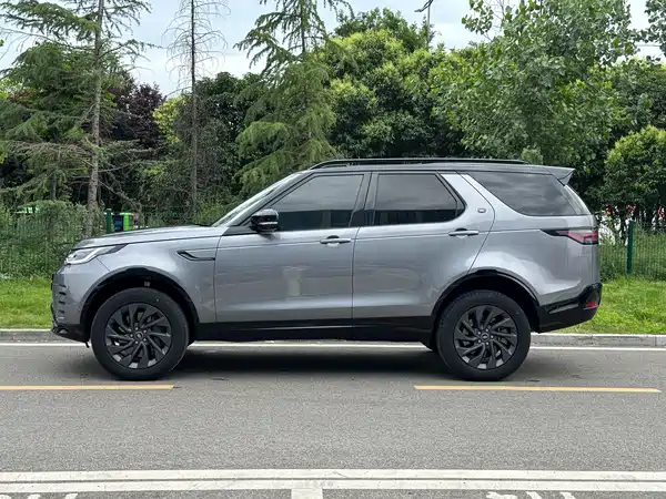 Land Rover Discovery 2023