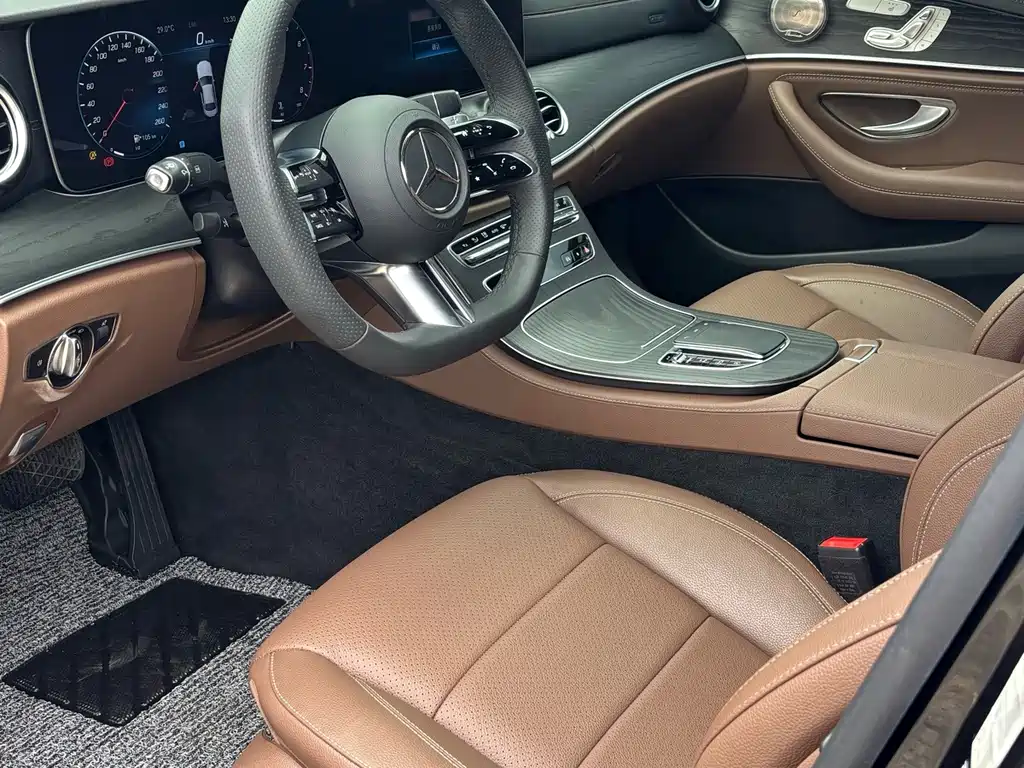 Mercedes-Benz E-Class 2023 — фото 8