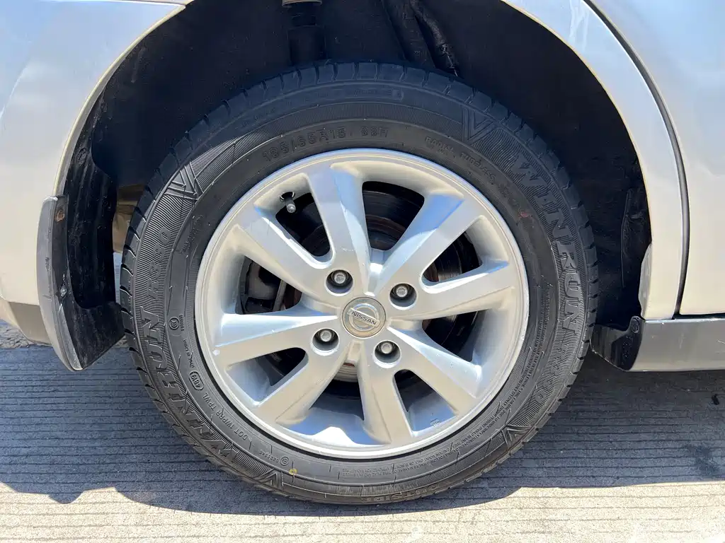 Nissan Tiida 2011