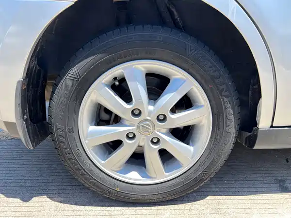 Nissan Tiida 2011