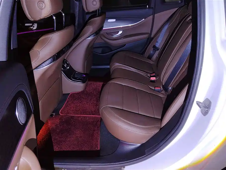Mercedes-Benz E-Class 2023 — фото 11