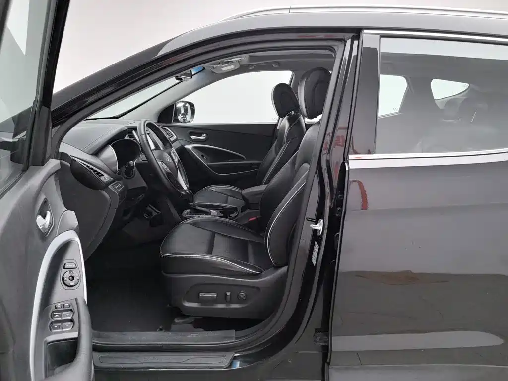 Hyundai Santa Fe 2019 — фото 10