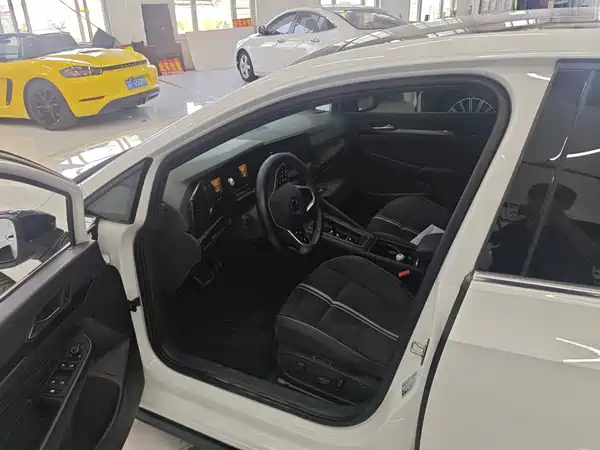 Volkswagen Golf 2025