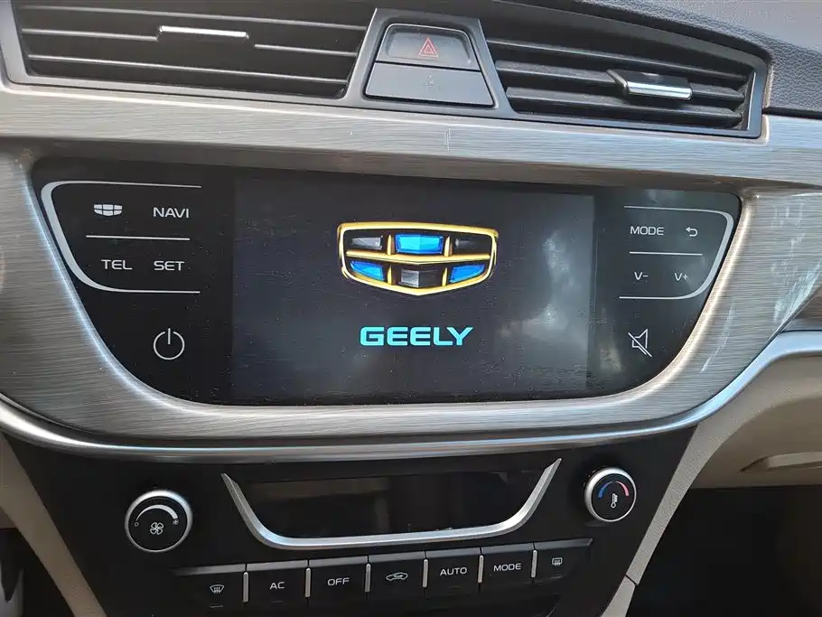 Geely Emgrand 2016 — фото 13