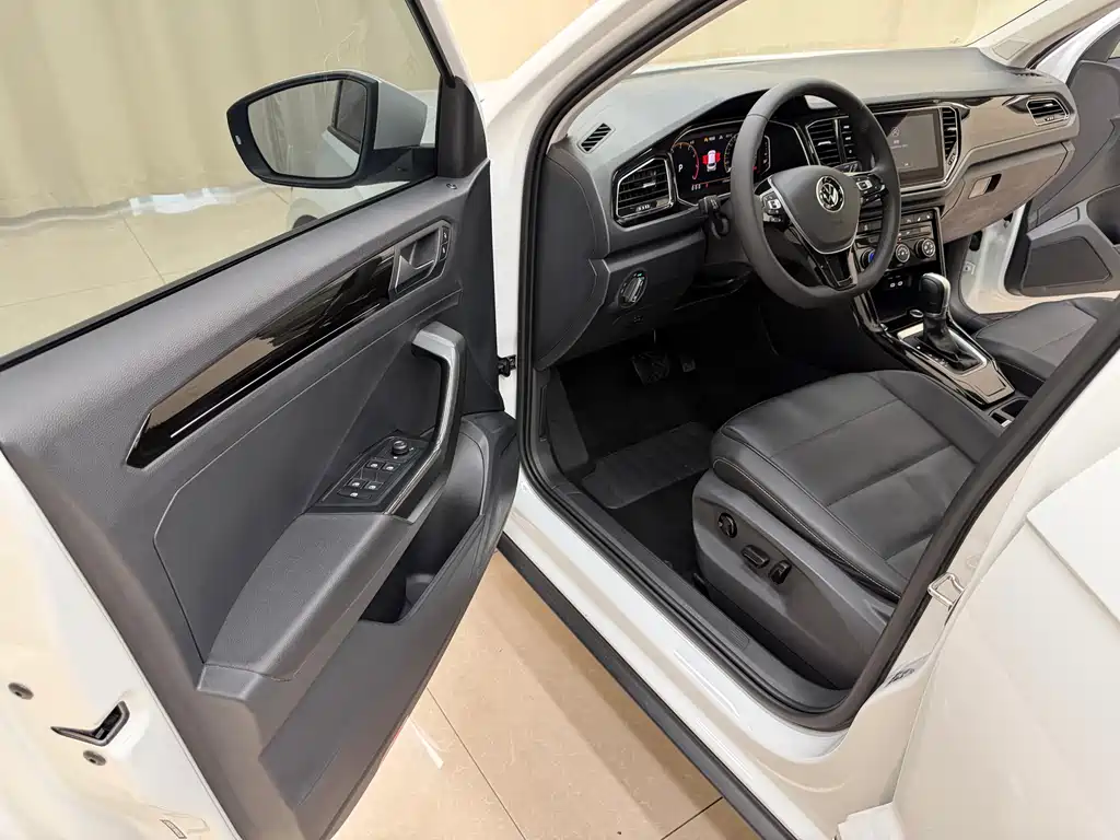 Volkswagen T-Roc 2023 — фото 15
