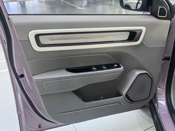 Geely ICON 2025