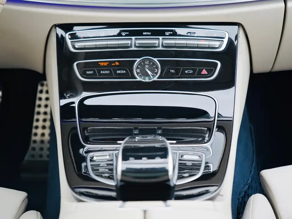 Mercedes-Benz E-Class 2018 — фото 10