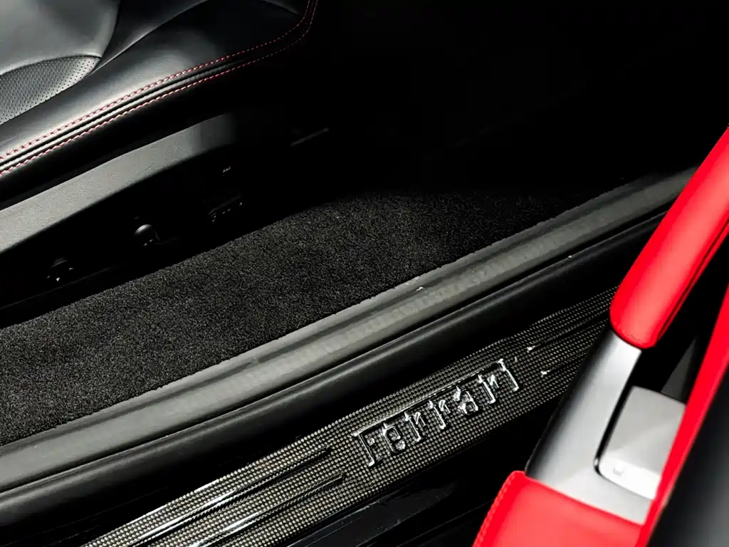 Ferrari F8 2022 — фото 17