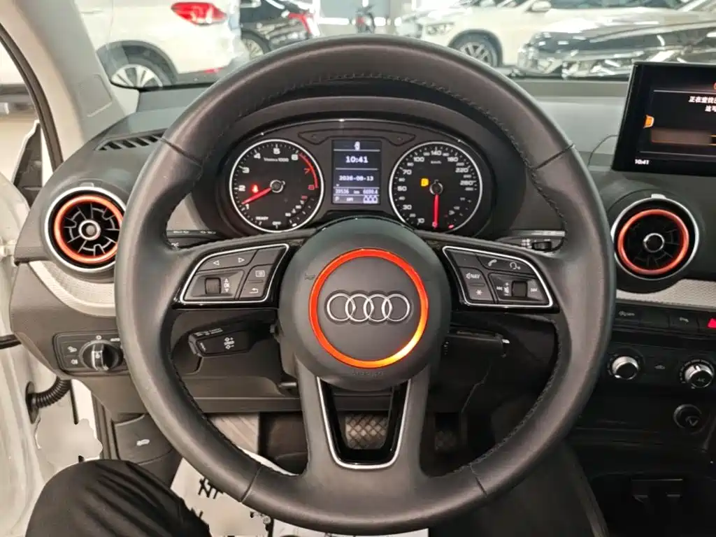 Audi Q2L 2021 — фото 11