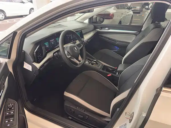 Volkswagen Golf 2023